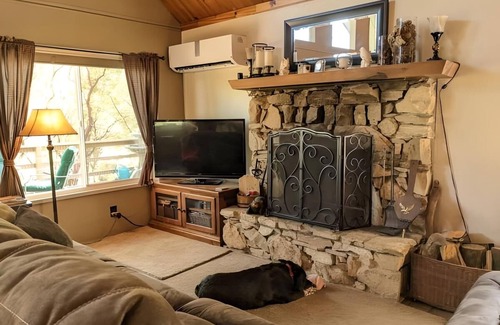 Wishon Cabin | 3min to Bass Lake: Yosemite Retreat Cabin, 2-Story, Forest, Boat Parking