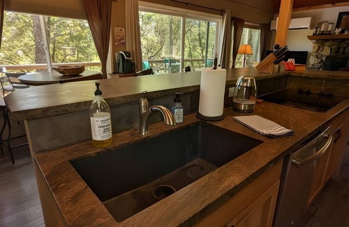 Wishon Cabin | 3min to Bass Lake: Yosemite Retreat Cabin, 2-Story, Forest, Boat Parking