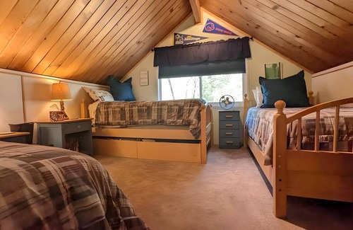 Wishon Cabin | 3min to Bass Lake: Yosemite Retreat Cabin, 2-Story, Forest, Boat Parking