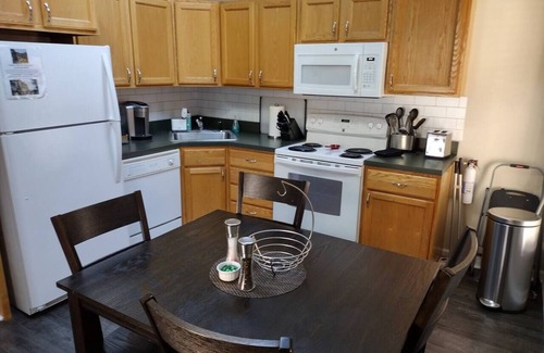 Plymouth House | ★3min To Kellogg Park★1BR★ Plymouth ★ ParkingW/D★