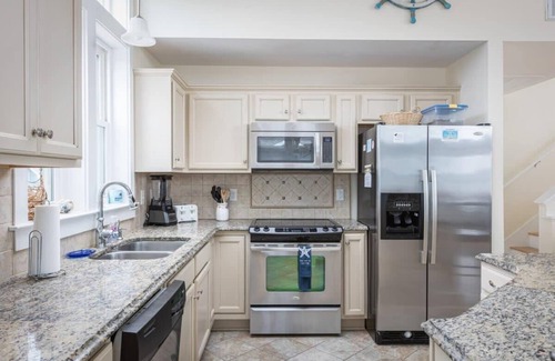 Ocean Sands House | 3min Walk to Beach, Pool, Hot Tub, & Game Room!