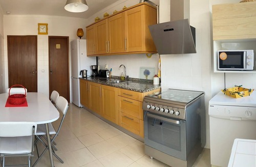 Buarcos Apartment | 3mn walk from the beach, apartment in Buarcos.