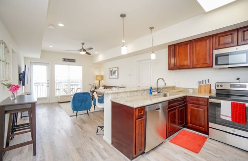 Katy Condo | 3N| Charming Private Condo Unit| Unique Gated Complex