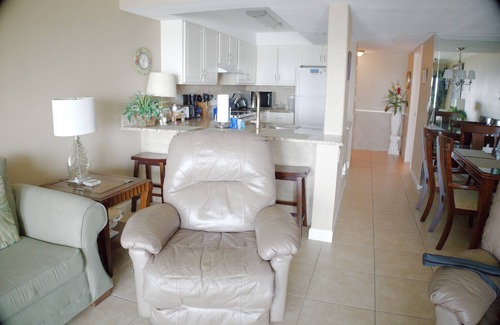 Crescent Beach Condo | 3rd floor, 2 QBs in master w/attached FB, 2nd FB, Q sleeper sofa in living room