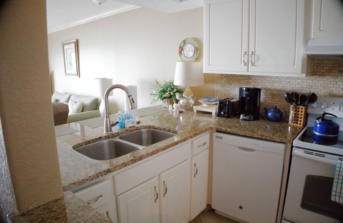 Crescent Beach Condo | 3rd floor, 2 QBs in master w/attached FB, 2nd FB, Q sleeper sofa in living room