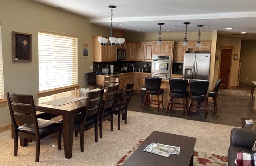 Kellogg Condo | 3rd floor condo retreat