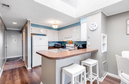 Atlantic Beach Condo | 3rd Floor Oceanfront Condo w/Great Ocean and Pool Views and Shared Pools