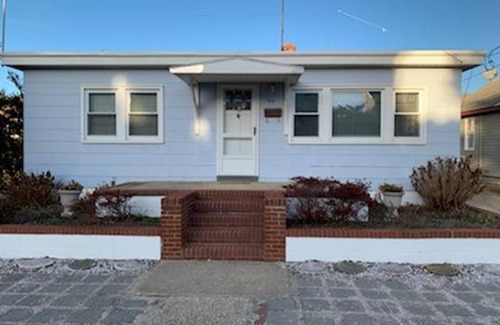 Surf City House | 3rd from the beach! Super Cute Bungalow!