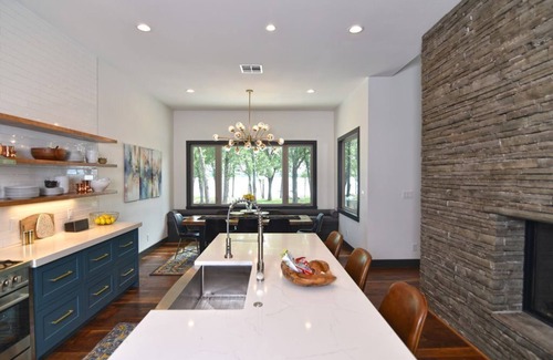 Quinlan House | 3rd NT. FREE Aug/Sept-Luxury Waterfront! Kayaks Hot Tub Dock