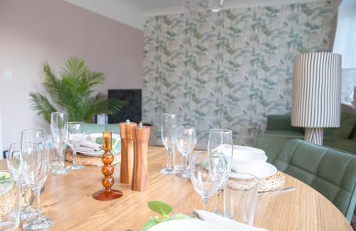 Sawston Apartment | 3x Bed Elegant House with Private Parking