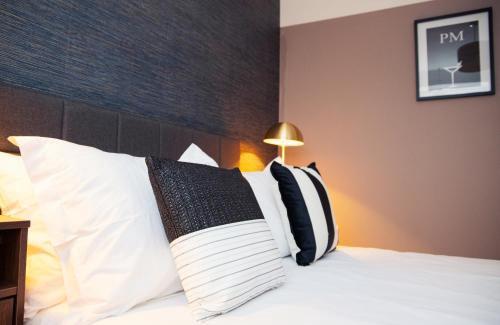 Sawston Apartment | 3x Bed Elegant House with Private Parking