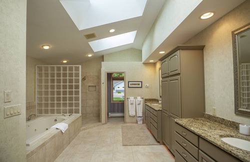 Garth Point House | 4,000 Sq Ft Lakeside Retreat with Stunning Views of Lake Michigan