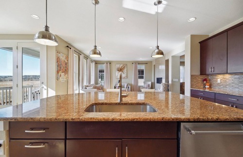 The Pinery House | 4,000 sqft. Pet-friendly ideal for families, consultants, travel nurses, doctors