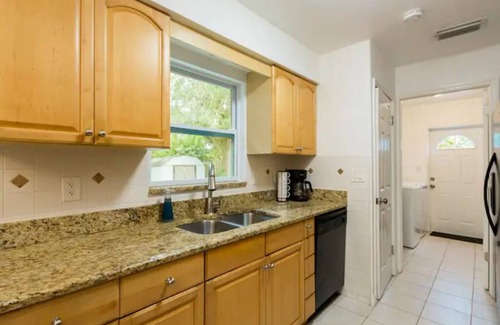 South Gate Ridge House | 4/2 Hibiscus House: Near Downtown SRQ/Siesta Key!
