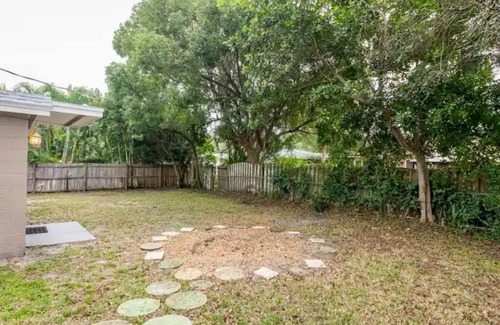 South Gate Ridge House | 4/2 Hibiscus House: Near Downtown SRQ/Siesta Key!