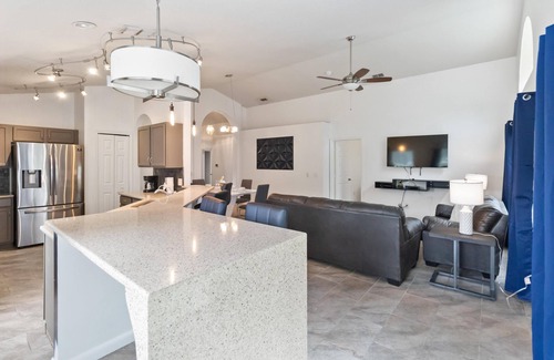 Bridgewater Crossing House | 4/2 Private Pool house near all famous attractions!