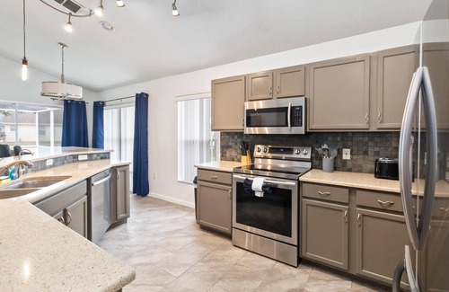 Bridgewater Crossing House | 4/2 Private Pool house near all famous attractions!