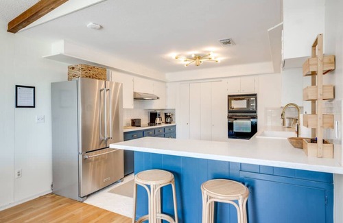 Canyon Lake House | 4 2 wow 180 Lake Views hot tub Pickleball Tennis POA Court EV Charger Wheelchair Ramp POA Pool
