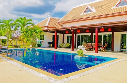 Nong Prue House | 4/5 BDR luxury Balinese villa with pool and jacuzzi