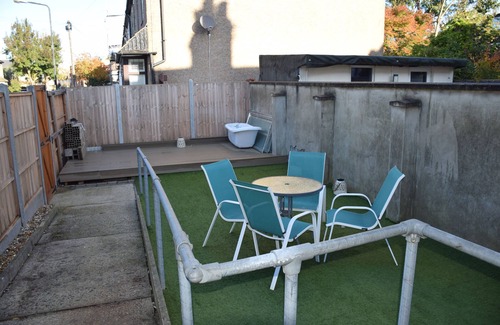 Waltham Forest House | 4/5 Bedrooms house, 2 Bathrooms, Sleeps11, 10 min. tube station