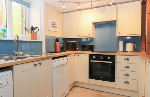 Lyme Regis Cottage | 4/5 GEORGES SQUARE, pet friendly, with open fire in Lyme Regis
