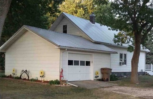 Jolley House | 4.5 miles to Twin Lakes, small town, pets welcome