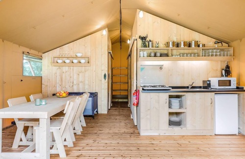 Huizen RV Rental | 4-5-person safari tent in the holiday park Landal Gooise Heide