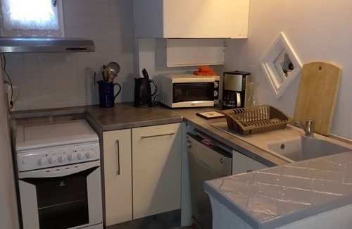 Venterol Apartment | 4/5 person south-facing gite with covered terrace & swimming pool