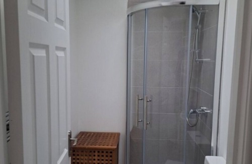 Beaumont Apartment | 4.5km City, 2km DCU & 6km Airport n1 Bedroom apartment in Dublin 9n24 /7 Bus