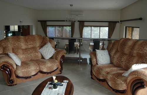 Gonubie House | 4 - 6 bedroom Home in Gonubie