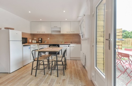 Camiers House | 4/6 person cottage with jacuzzi, garden and forest, 5 min from the beach