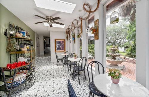 Fairvilla House | 4,800 sf Estate Pool Lake Weddings and Events