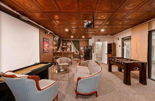 Fairvilla House | 4,800 sf Estate Pool Lake Weddings and Events