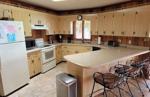 Hartwell House | 4-928L Hartwell Marina Vista - Pets welcome - WIFI - Level LAKEFRONT Lot