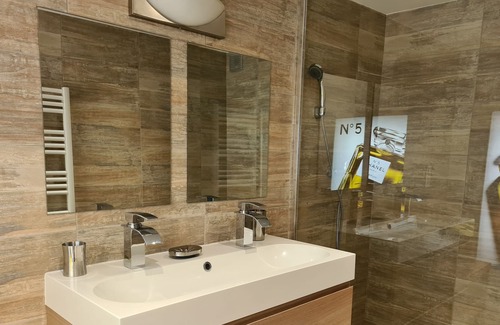 Seranon House | 4 * ACCOMMODATION ONE OF MAY
