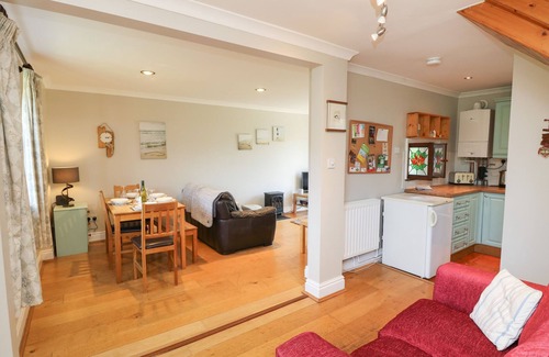 Freshwater Cottage | 4 AFTON BARNS, pet friendly, character holiday cottage in Freshwater