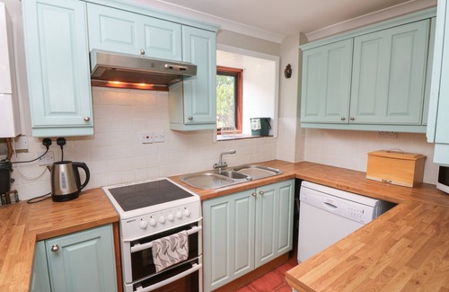 Freshwater Cottage | 4 AFTON BARNS, pet friendly, character holiday cottage in Freshwater