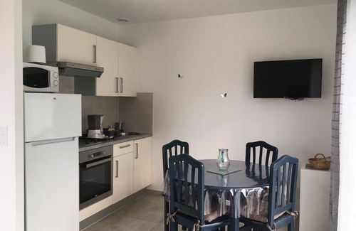 Saint-Jean-Lasseille Apartment | 4 apartments in a quiet country villa with pool, near the sea
