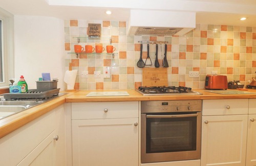 Down Thomas Cottage | 4 BARTON COTTAGES, pet friendly, with open fire in Plymouth