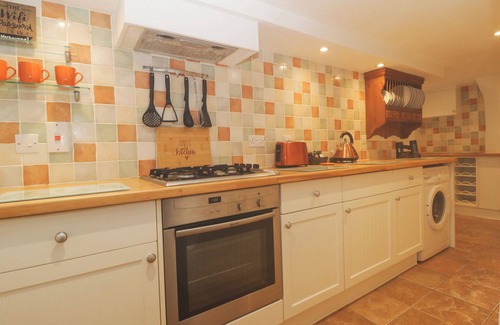 Down Thomas Cottage | 4 BARTON COTTAGES, pet friendly, with open fire in Plymouth
