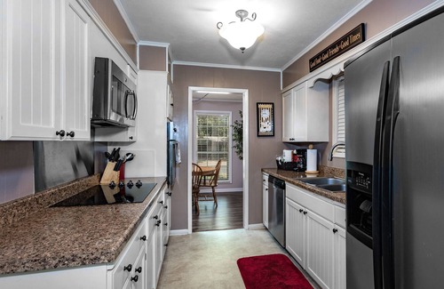 North Little Rock House | 4 Bd , 2.5 Ba Home on the Lake in Safe, Convenient Area. Sleeps 12