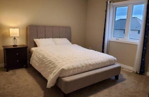 Stratford House | 4 BD Family Retreat - Basement not Included