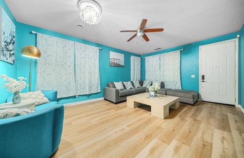 Fullerton House | 4 bd house with backyard near Disneyland