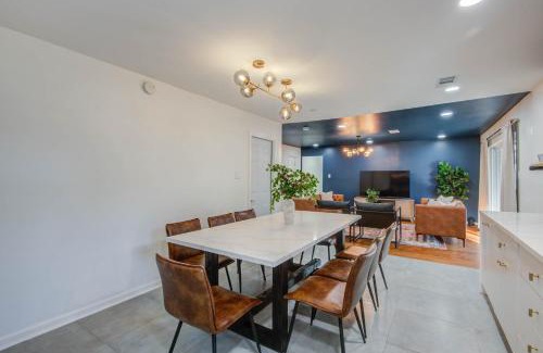 Woodlake - Briar Meadow House | 4-BD Mid-Modern Century with Firepit & Playground