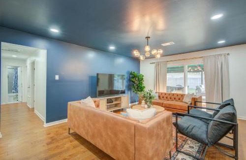 Woodlake - Briar Meadow House | 4-BD Mid-Modern Century with Firepit & Playground