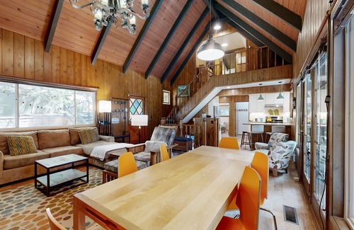 Cedar Glen House | 4 BD, Mountain View W/Grill, Fire Pit, A/C & Projector
