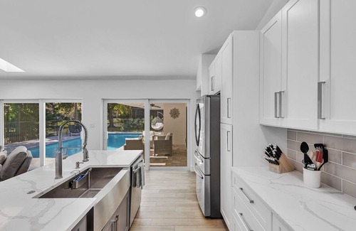 Coral Springs House | 4 BD PARADISE IN SUNNY FL WITH PRIVATE POOL.