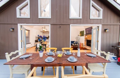 East Stroudsburg House | 4 BD Stylish Cottage W Private Pool & hot-tub by RedAwning