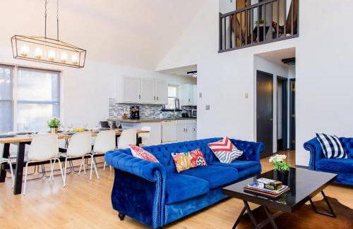 East Stroudsburg House | 4 BD Stylish Cottage W Private Pool & hot-tub