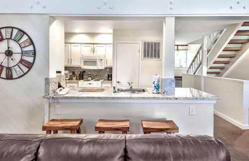 South Lake Tahoe House | 4 BD Townhome Near Lake Tahoe Shore with Shared Outdoor Pool & Hot Tub by RedAwning